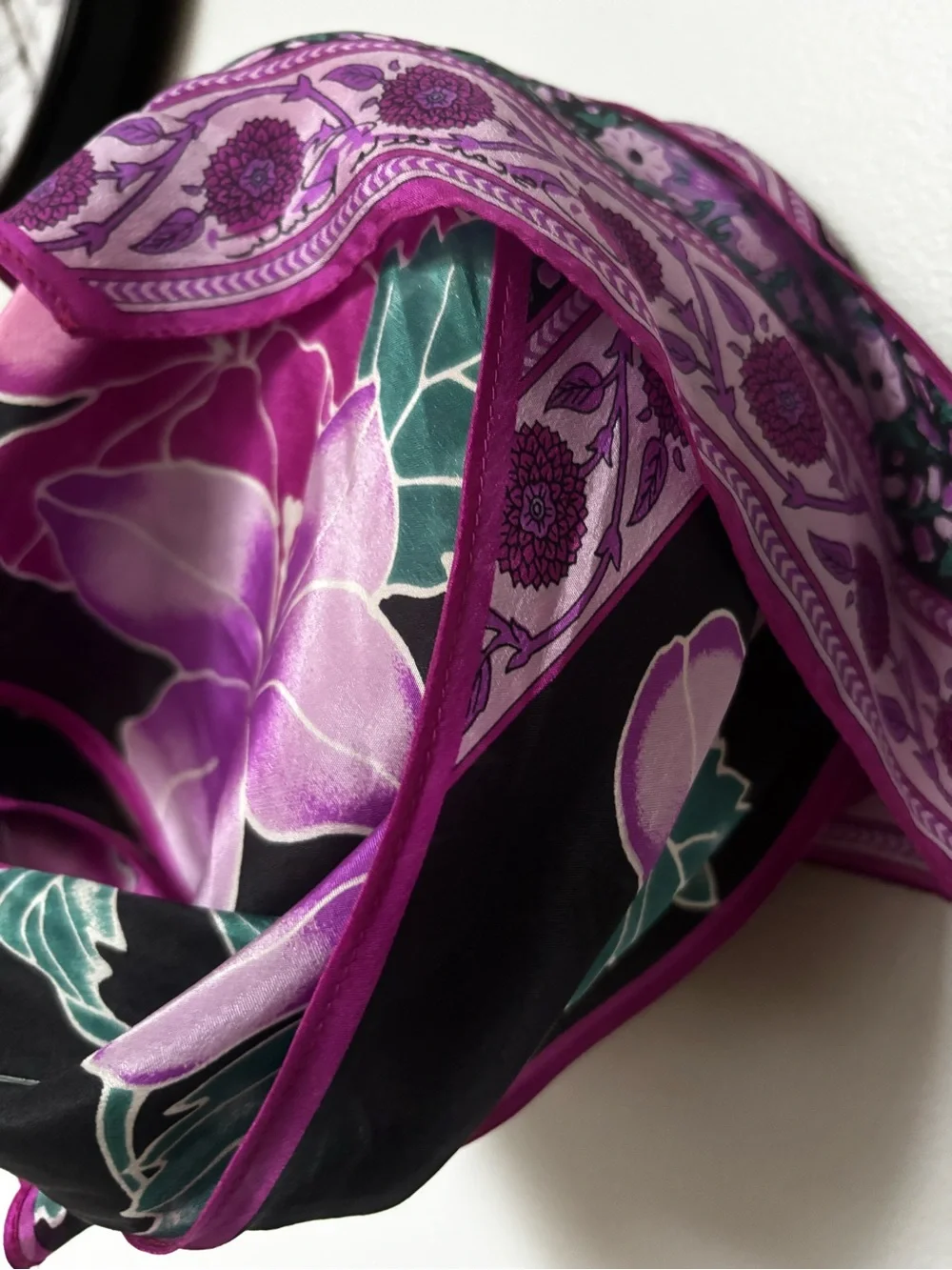 VTG Oscar de la Renta silk twill scarf. purple and magenta floral pattern